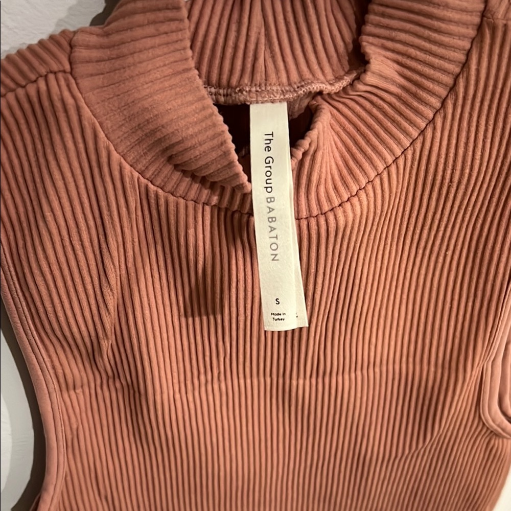 ARITZIA • The Group by BABATON Cropped Ribbed Top and Seamless Legging Set NWOT - Picture 2 of 5